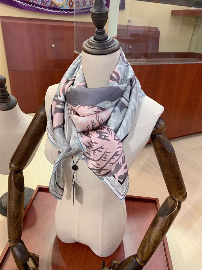 Louis Vuitton Scarf LVS00153